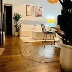 Luxury 2Br, 300M From Eiffel Tower & Rue Cler Area