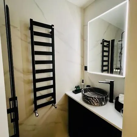 Luxury 2br, 300m From Eiffel Tower & Rue Cler Area Apartment